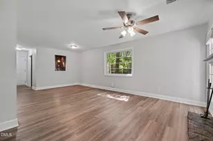913 Hearthridge Ct, Raleigh, NC 27609 - Photo 9