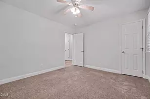 913 Hearthridge Ct, Raleigh, NC 27609 - Photo 15