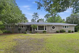 406 Country Club Dr, Jacksonville, NC 28546 - Photo 1