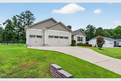 235 Highcroft Circle, Benson, NC 27504 - Photo 3