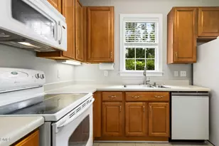 613 Ives Ct, Chapel Hill, NC 27514 - Photo 9