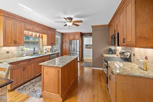 911 Emory Ln, Raleigh, NC 27609 - Photo 15