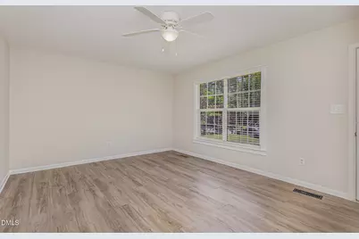 806 Primrose Street, Selma, NC 27576 - Photo 5
