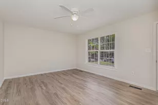 806 Primrose St, Selma, NC 27576 - Photo 5
