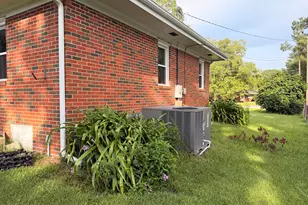205 Cloverdale Dr, Smithfield, NC 27577 - Photo 5