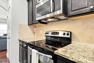 1922 Hinswood Cir, Fuquay Varina, NC 27526 - Photo 9