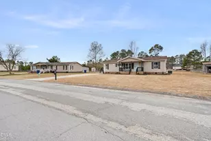 1410 Darby Dr, Raeford, NC 28376 - Photo 5