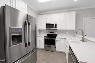 2002 Charlion Downs Ln, Apex, NC 27502 - Photo 5