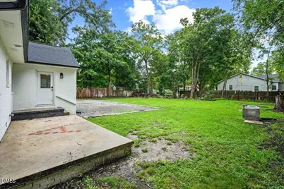 506 W Noble Street, Selma, NC 27576 - Photo 9