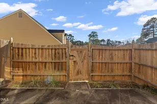 1900 Township Cir, Raleigh, NC 27609 - Photo 23