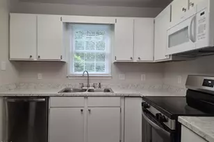 1900 Township Cir, Raleigh, NC 27609 - Photo 5