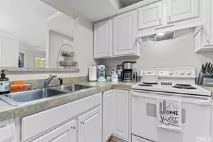 1201 Westview Ln, Raleigh, NC 27605 - Photo 9