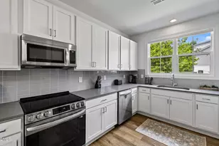5631 Johnson Woods Ct, Raleigh, NC 27609 - Photo 9