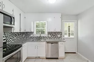 3113 Comstock Rd, Raleigh, NC 27604 - Photo 5