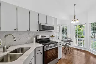 1100 Esher Ct, Raleigh, NC 27609 - Photo 11