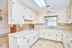 2108 Edgewood Ave, Burlington, NC 27215 - Photo 15