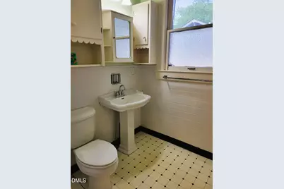 411 W Chisholm Street, Sanford, NC 27330 - Photo 29