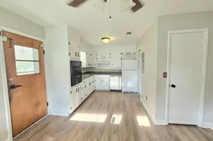 408 Oak St, Smithfield, NC 27577 - Photo 9