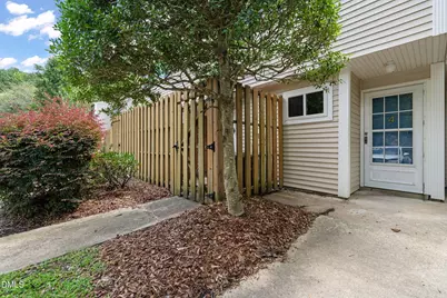 220 Elizabeth Street #Apt E4, Chapel Hill, NC 27514 - Photo 5