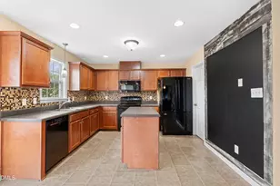 185 Snowberry Ln, Smithfield, NC 27577 - Photo 7