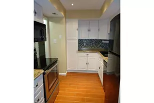 110 Manhattan Ct, Cary, NC 27511 - Photo 5