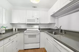 1000 Brighthurst Dr, Raleigh, NC 27605 - Photo 5