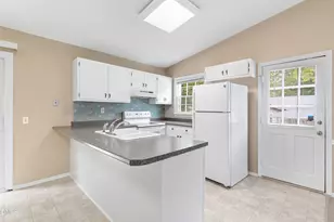 5804 Caledonia St, Raleigh, NC 27609 - Photo 11