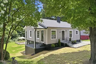 402 W Gilbreath St, Graham, NC 27253 - Photo 5