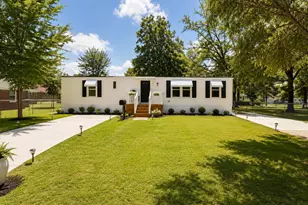 305 W Preston St, Selma, NC 27576 - Photo 1