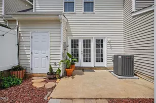 809 Rothshire Ct, Raleigh, NC 27615 - Photo 17