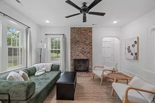 602 W Main St, Benson, NC 27504 - Photo 9