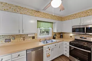 109 Burkwood Ln, Raleigh, NC 27609 - Photo 13