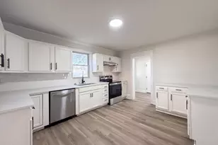 306 Fayetteville St, Newton Grove, NC 28366 - Photo 17