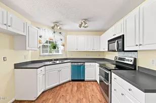 2221 Delaney Dr, Burlington, NC 27215 - Photo 17
