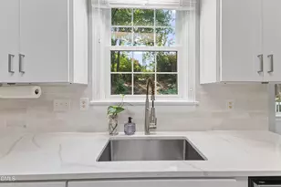 201 Lyncroft Ln, Cary, NC 27519 - Photo 17