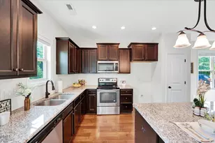 102 Forsyth Pkwy, Clayton, NC 27520 - Photo 5