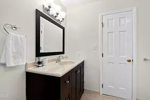 6201 Bramblewood Dr, Raleigh, NC 27612 - Photo 15