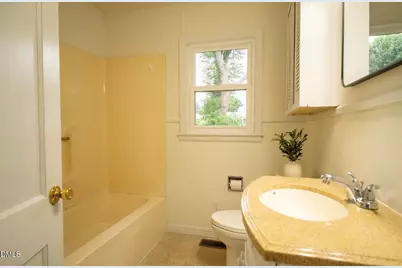 611 E Finch Street, Siler City, NC 27344 - Photo 9