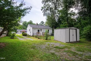 611 E Finch St, Siler City, NC 27344 - Photo 15