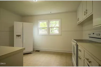 611 E Finch Street, Siler City, NC 27344 - Photo 7