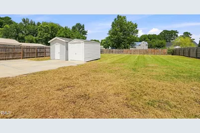 206 W Woodall Street, Benson, NC 27504 - Photo 25
