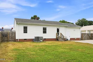 206 W Woodall St, Benson, NC 27504 - Photo 27