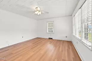 206 W Woodall St, Benson, NC 27504 - Photo 5