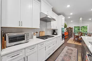 10330 Sablewood Dr, Raleigh, NC 27617 - Photo 9