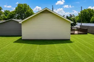 310 S Webb St, Selma, NC 27576 - Photo 3