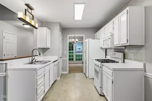113 Solstice Cir, Cary, NC 27513 - Photo 3