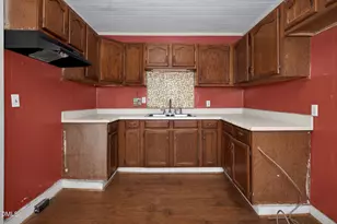 113 Austin St, Sanford, NC 27330 - Photo 9