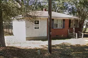 606 S Patterson St, Maxton, NC 28364 - Photo 1