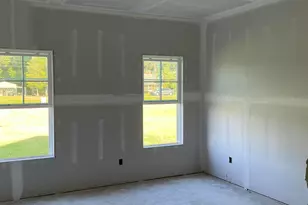 1027 N Lincoln St, Benson, NC 27504 - Photo 5