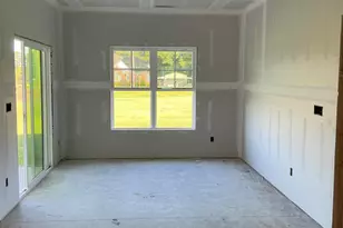 1027 N Lincoln St, Benson, NC 27504 - Photo 3